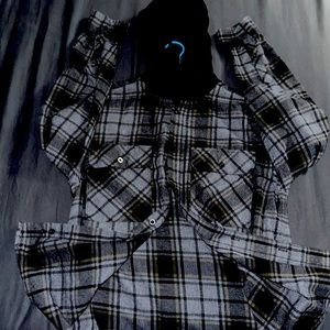 No boundaries flannel/ Size M